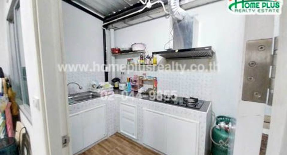 Casa adosada en venta de 3 habitaciones en Lat Krabang, Bangkok