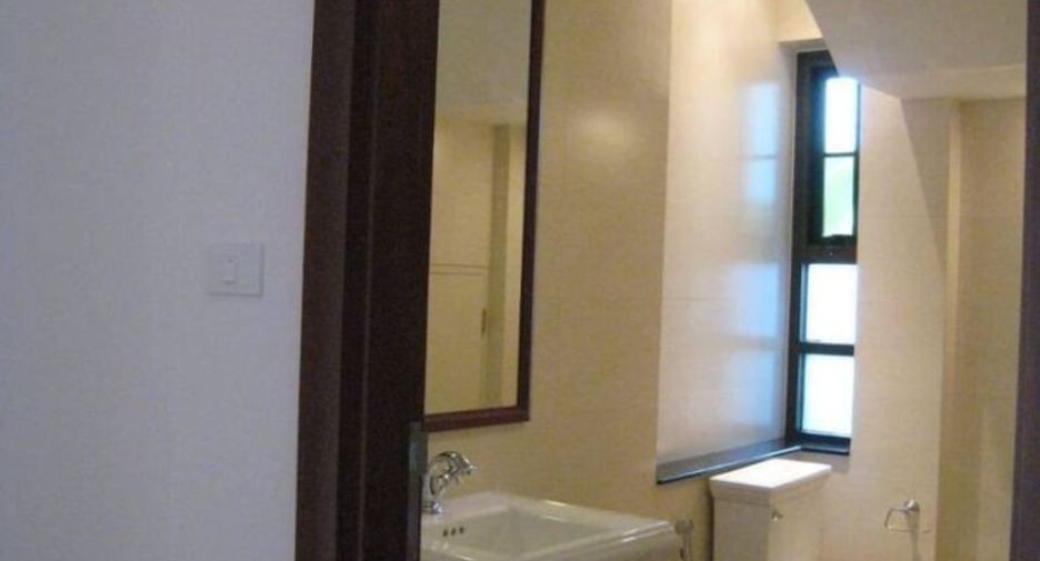 Haus zur Miete mit 4 Zimmer in Watthana, Bangkok