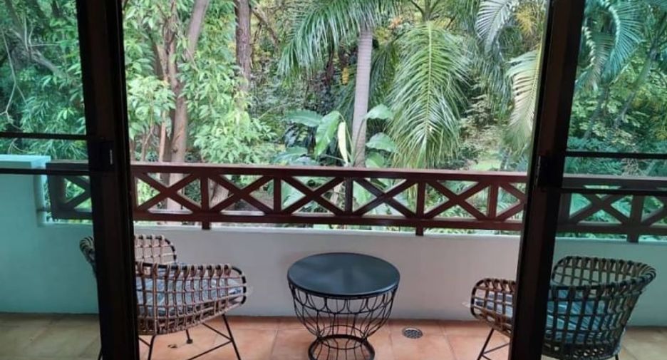 Haus zur Miete mit 4 Zimmer in Watthana, Bangkok