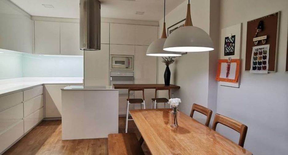 Casa en venta de 4 habitaciones en Yan Nawa, Bangkok