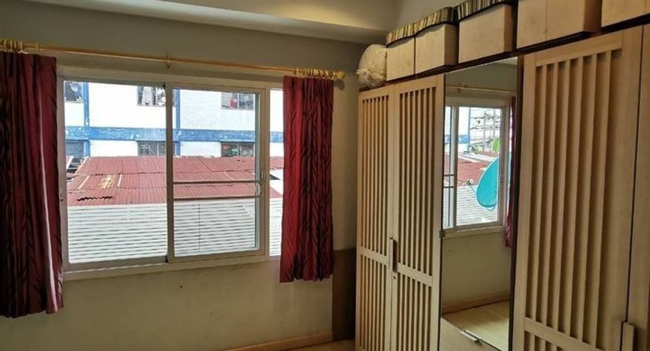 Casa en venta de 4 habitaciones en Yan Nawa, Bangkok