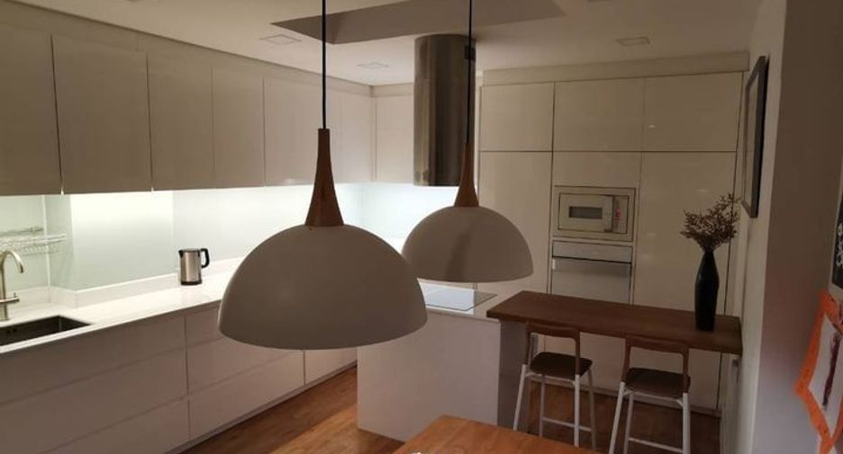 Casa en venta de 4 habitaciones en Yan Nawa, Bangkok