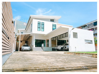 For sale 3 bedrooms house in Phaya Thai, Bangkok