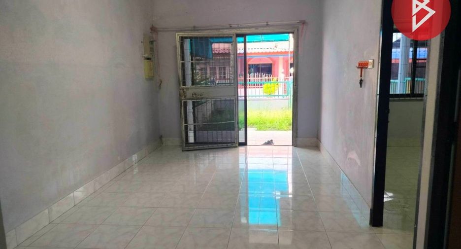 For sale 2 bed townhouse in Phanom Sarakham, Chachoengsao