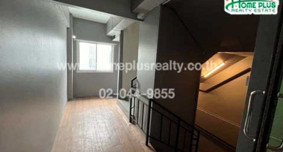 For sale 3 bed retail Space in Thung Khru, Bangkok