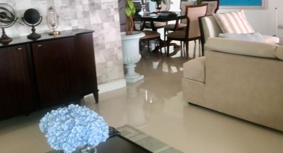 For rent 3 bedrooms condo in Bang Lamung, Chonburi