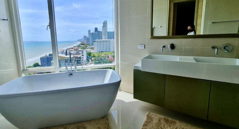 For rent 3 bedrooms condo in Bang Lamung, Chonburi