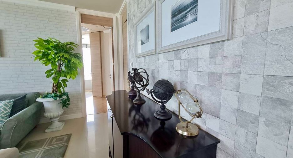 For rent 3 bedrooms condo in Bang Lamung, Chonburi