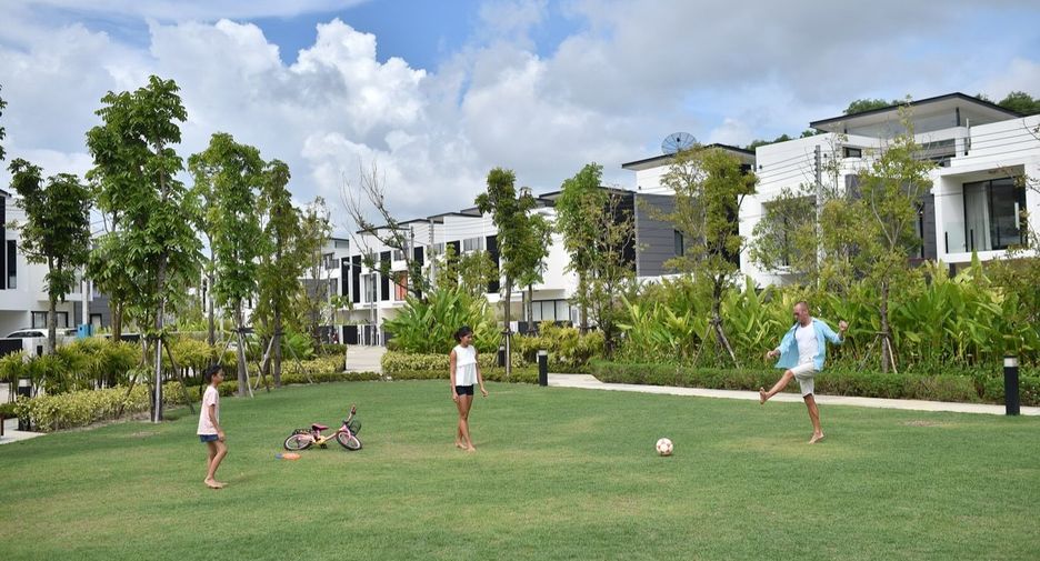 For rent and for sale 3 bedrooms townhouse in Thalang, Phuket