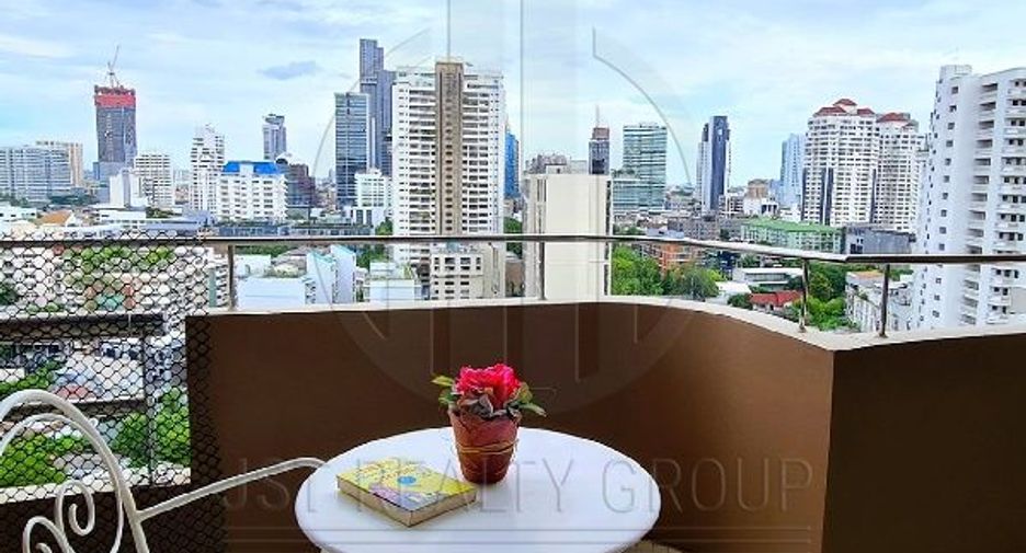 À louer 2 chambres appartement avec services à Watthana, Bangkok