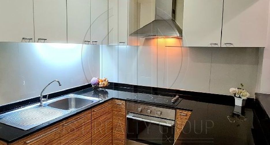 À louer 2 chambres appartement avec services à Watthana, Bangkok