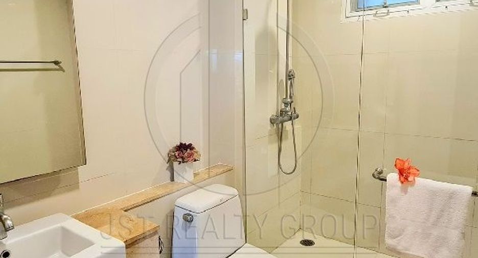 À louer 2 chambres appartement avec services à Watthana, Bangkok