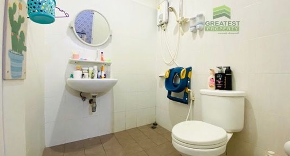For sale 3 bedrooms townhouse in Mueang Pathum Thani, Pathum Thani