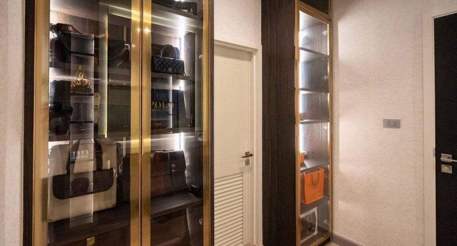 Casa en alquiler y en venta de 4 habitaciones en Bang Khae, Bangkok