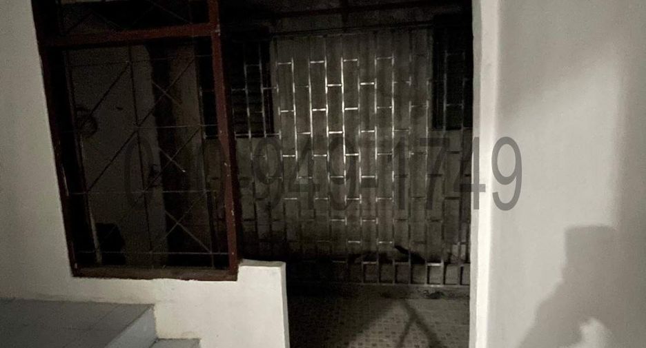 For sale 15 bedrooms retail Space in Bang Kapi, Bangkok