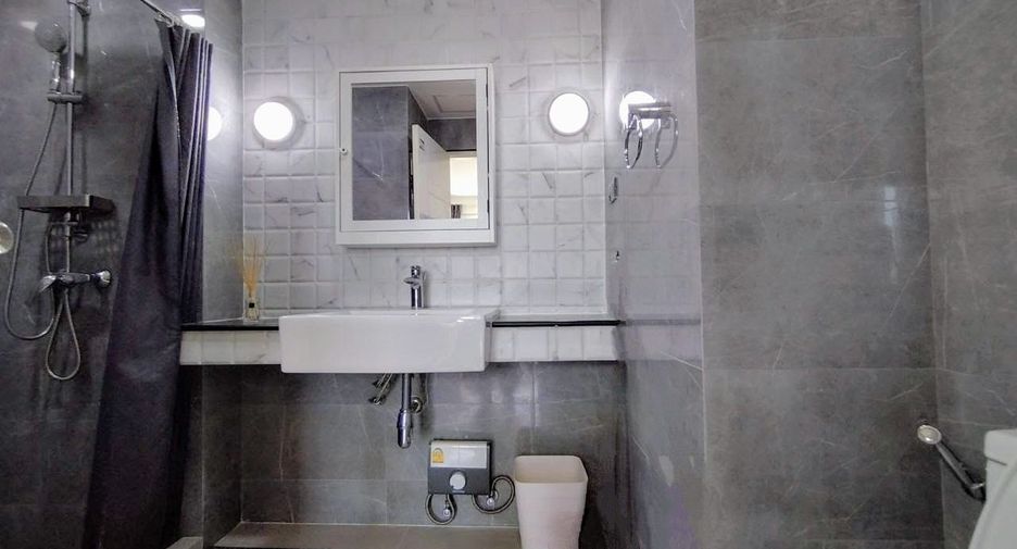For rent 1 bed condo in Yan Nawa, Bangkok