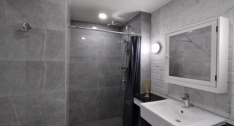 For rent 1 bed condo in Yan Nawa, Bangkok