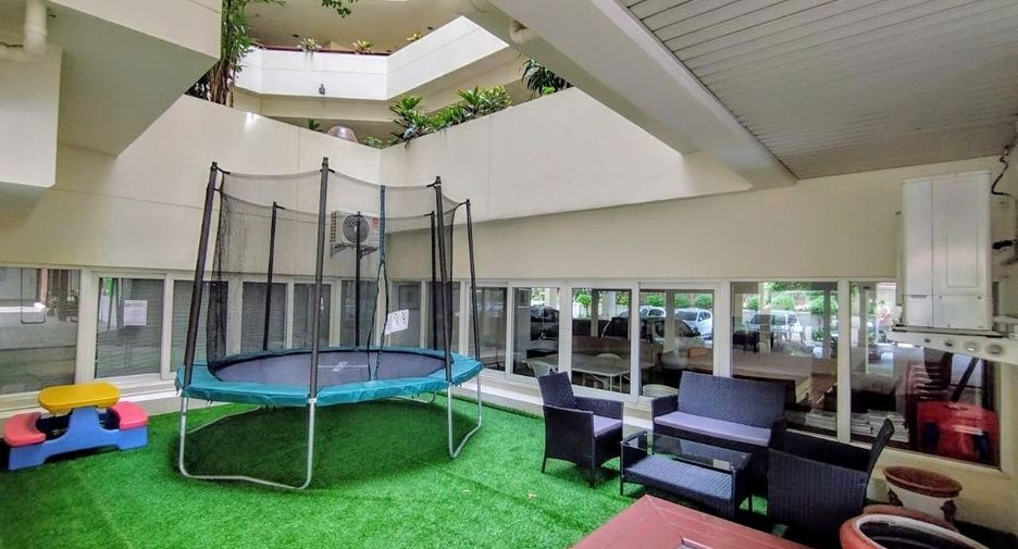 For rent 1 bed condo in Yan Nawa, Bangkok