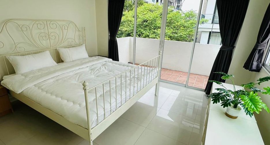 For rent 5 Beds house in Watthana, Bangkok