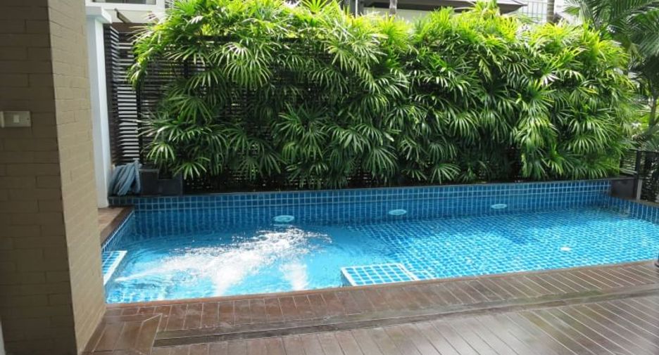 For rent 5 Beds house in Khlong Toei, Bangkok