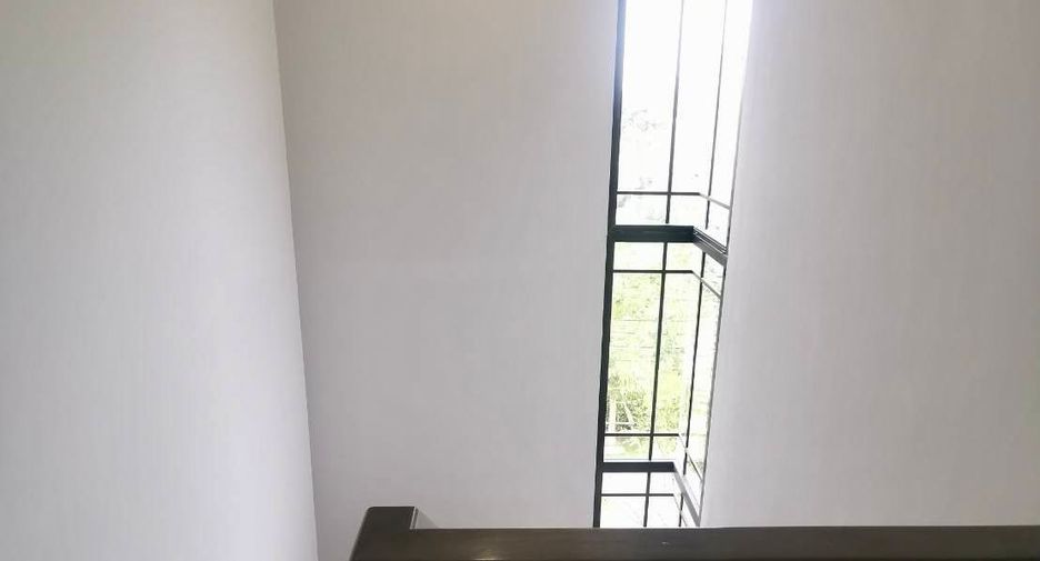 For sale 4 bedrooms house in Suan Luang, Bangkok