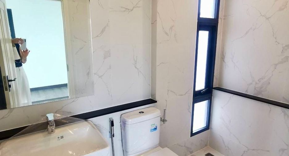 For sale 4 bedrooms house in Suan Luang, Bangkok