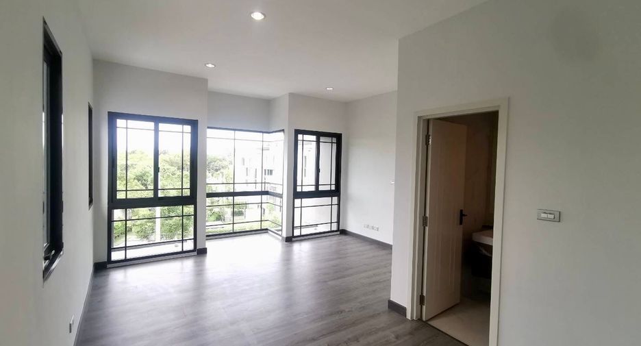 For sale 4 bedrooms house in Suan Luang, Bangkok