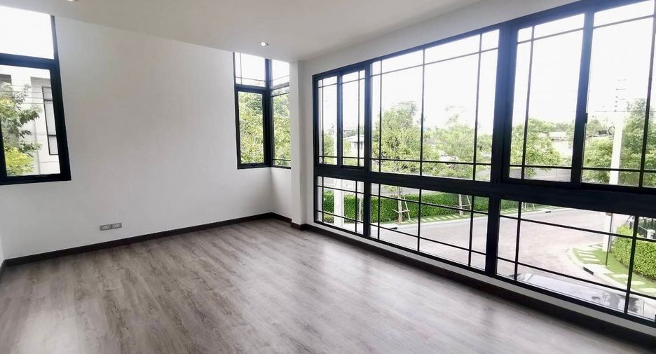 For sale 4 bedrooms house in Suan Luang, Bangkok