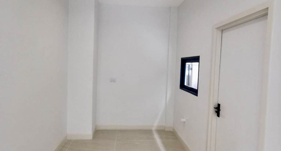 For sale 4 bedrooms house in Suan Luang, Bangkok