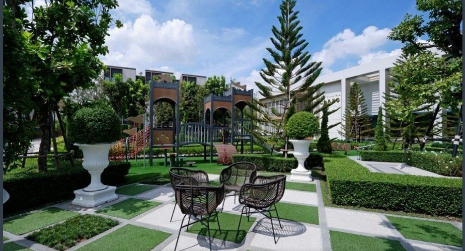 For sale 4 bedrooms house in Suan Luang, Bangkok