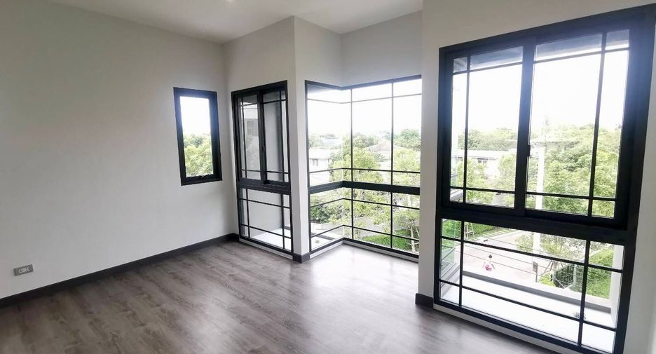 For sale 4 bedrooms house in Suan Luang, Bangkok