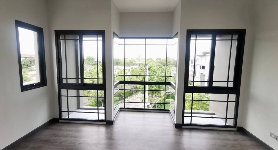 For sale 4 bedrooms house in Suan Luang, Bangkok