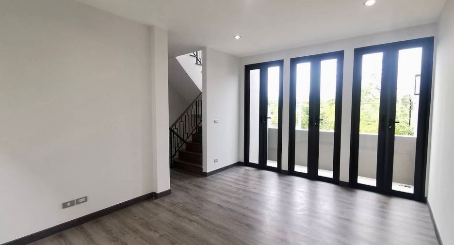 For sale 4 bedrooms house in Suan Luang, Bangkok