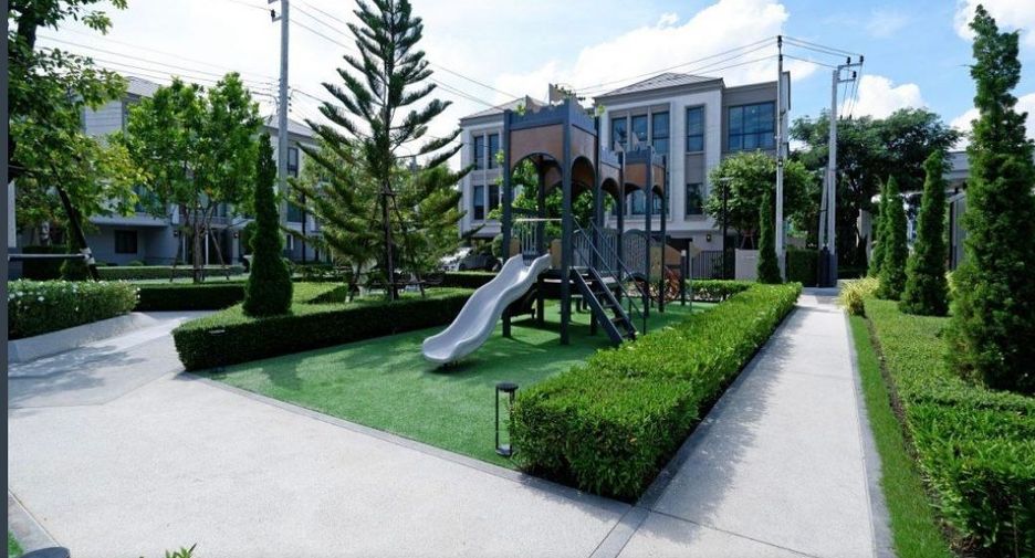 For sale 4 bedrooms house in Suan Luang, Bangkok
