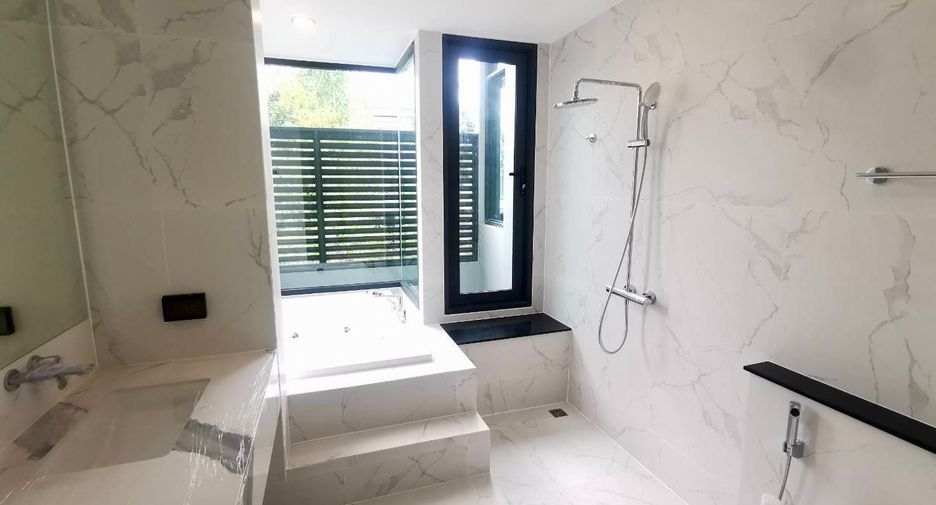 For sale 4 bedrooms house in Suan Luang, Bangkok