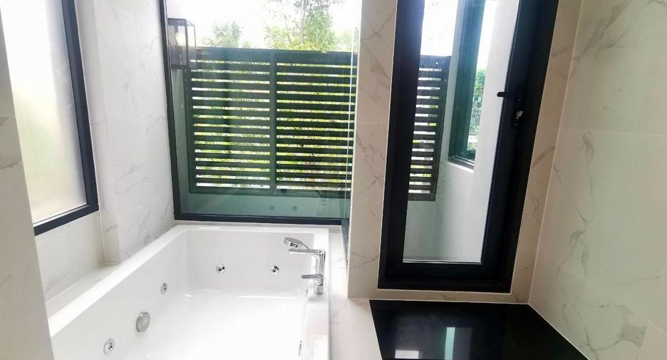 For sale 4 bedrooms house in Suan Luang, Bangkok