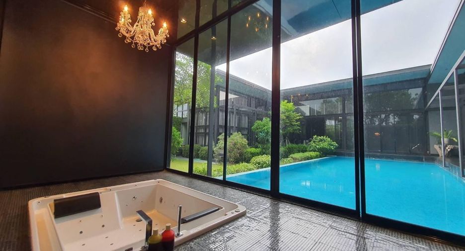For sale 3 Beds house in Dusit, Bangkok