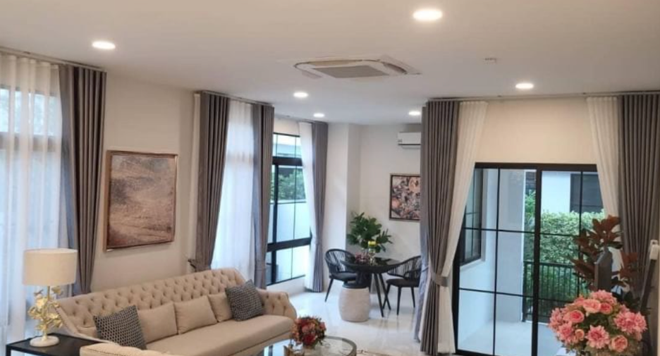 For rent 4 bedrooms house in Saphan Sung, Bangkok