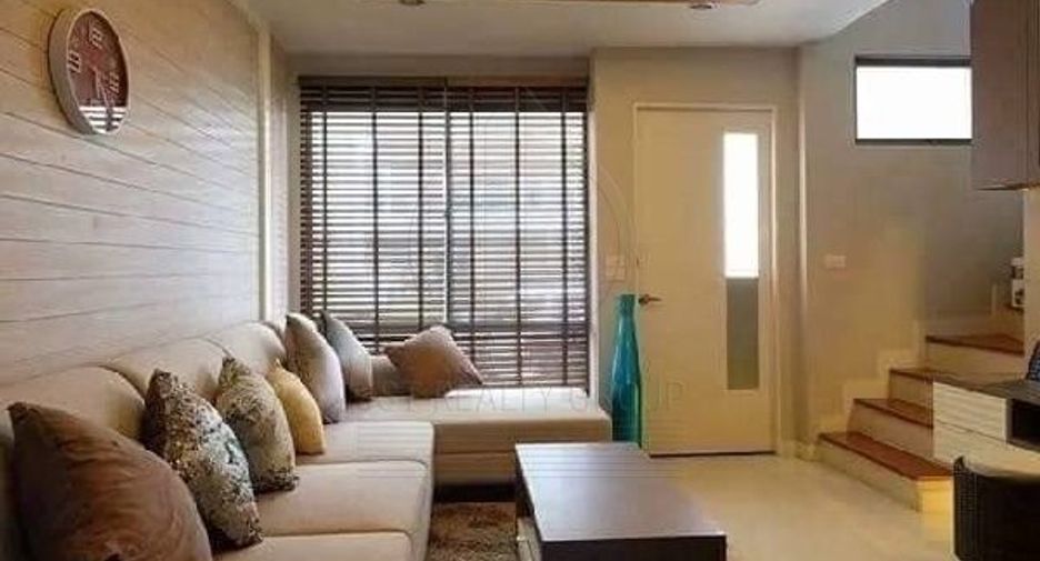 For rent 3 bedrooms townhouse in Phra Khanong, Bangkok