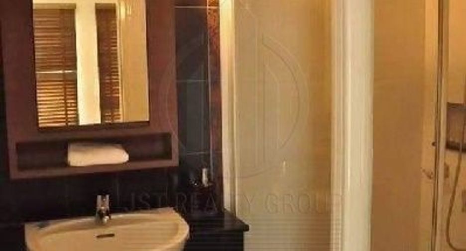 For rent 3 bedrooms townhouse in Phra Khanong, Bangkok