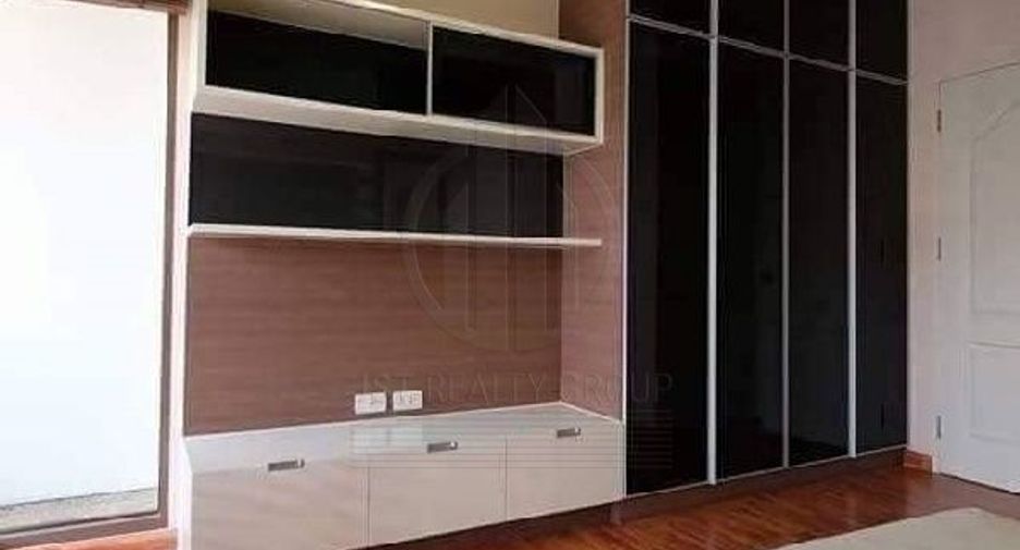 For rent 3 bedrooms townhouse in Phra Khanong, Bangkok
