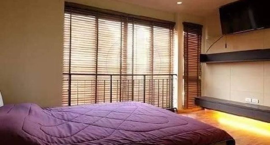 For rent 3 bedrooms townhouse in Phra Khanong, Bangkok
