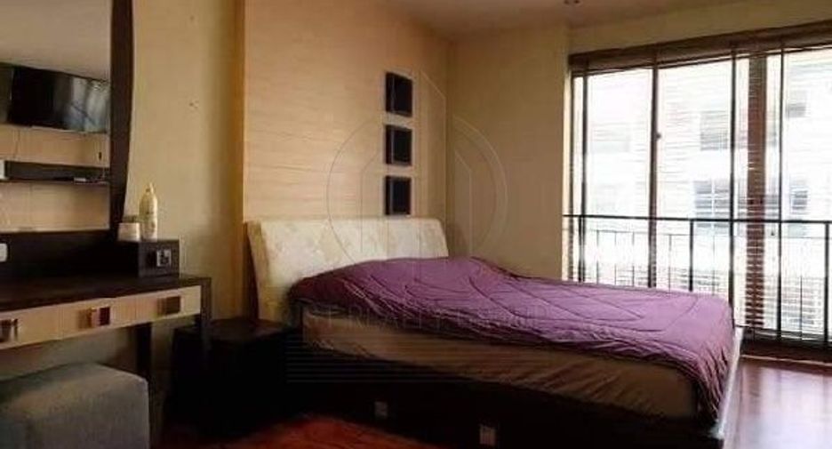 For rent 3 bedrooms townhouse in Phra Khanong, Bangkok