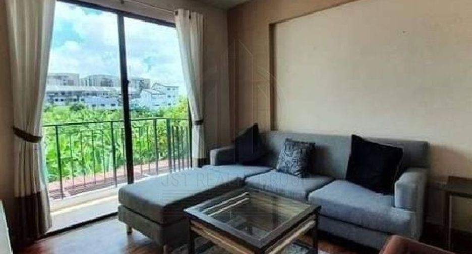 For rent 3 bedrooms townhouse in Phra Khanong, Bangkok
