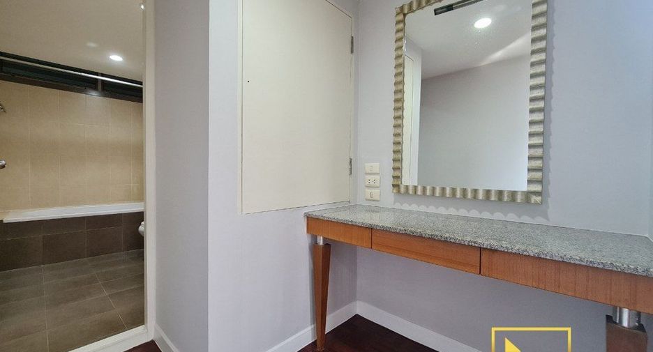 For rent 2 bedrooms apartment in Watthana, Bangkok