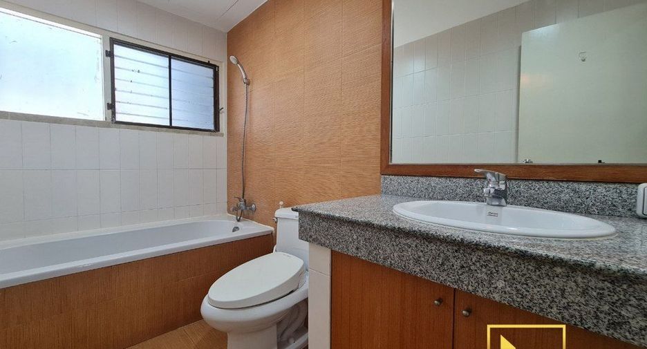 For rent 2 bedrooms apartment in Watthana, Bangkok