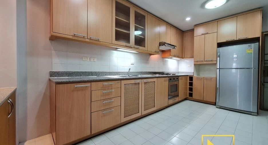For rent 2 bedrooms apartment in Watthana, Bangkok
