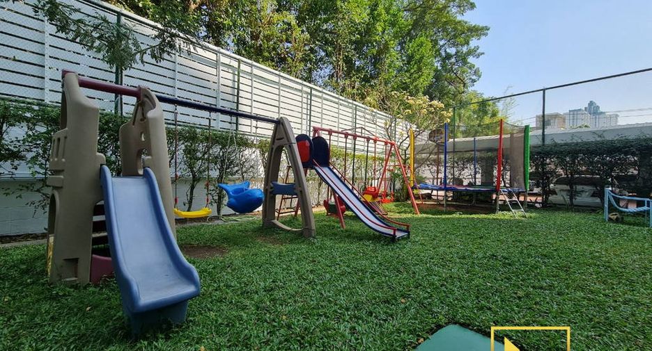 For rent 2 bedrooms apartment in Watthana, Bangkok