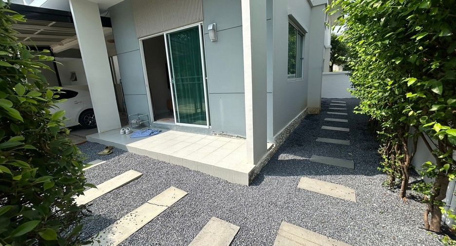 Casa en alquiler de 3 habitaciones en Mueang Pathum Thani, Pathum Thani