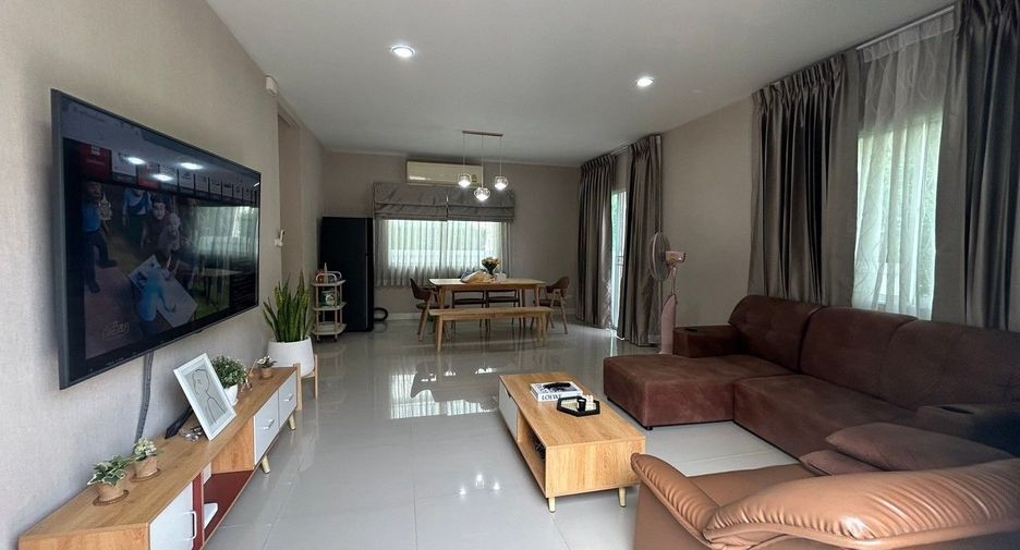 Casa en alquiler de 3 habitaciones en Mueang Pathum Thani, Pathum Thani
